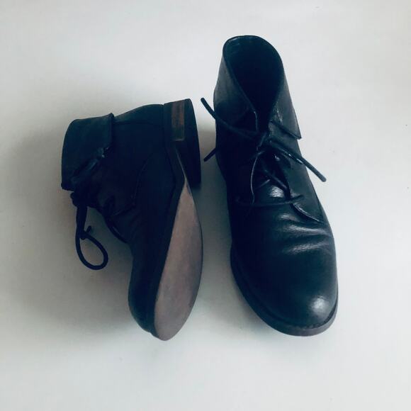 Steve Madden 'Stingrei' Women's 7M Black Leather Lace Up Ankle Boot Fold Over - Picture 10 of 10